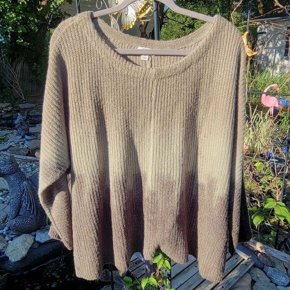 2 Toned Green Ribbed Sweater - Picture 1 of 9